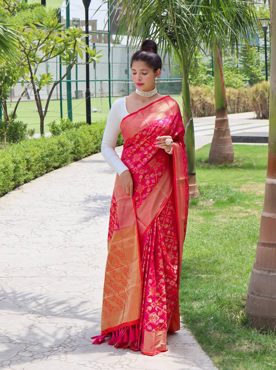 Pink Bandhej Silk Saree With Weaving Gold Zari Border