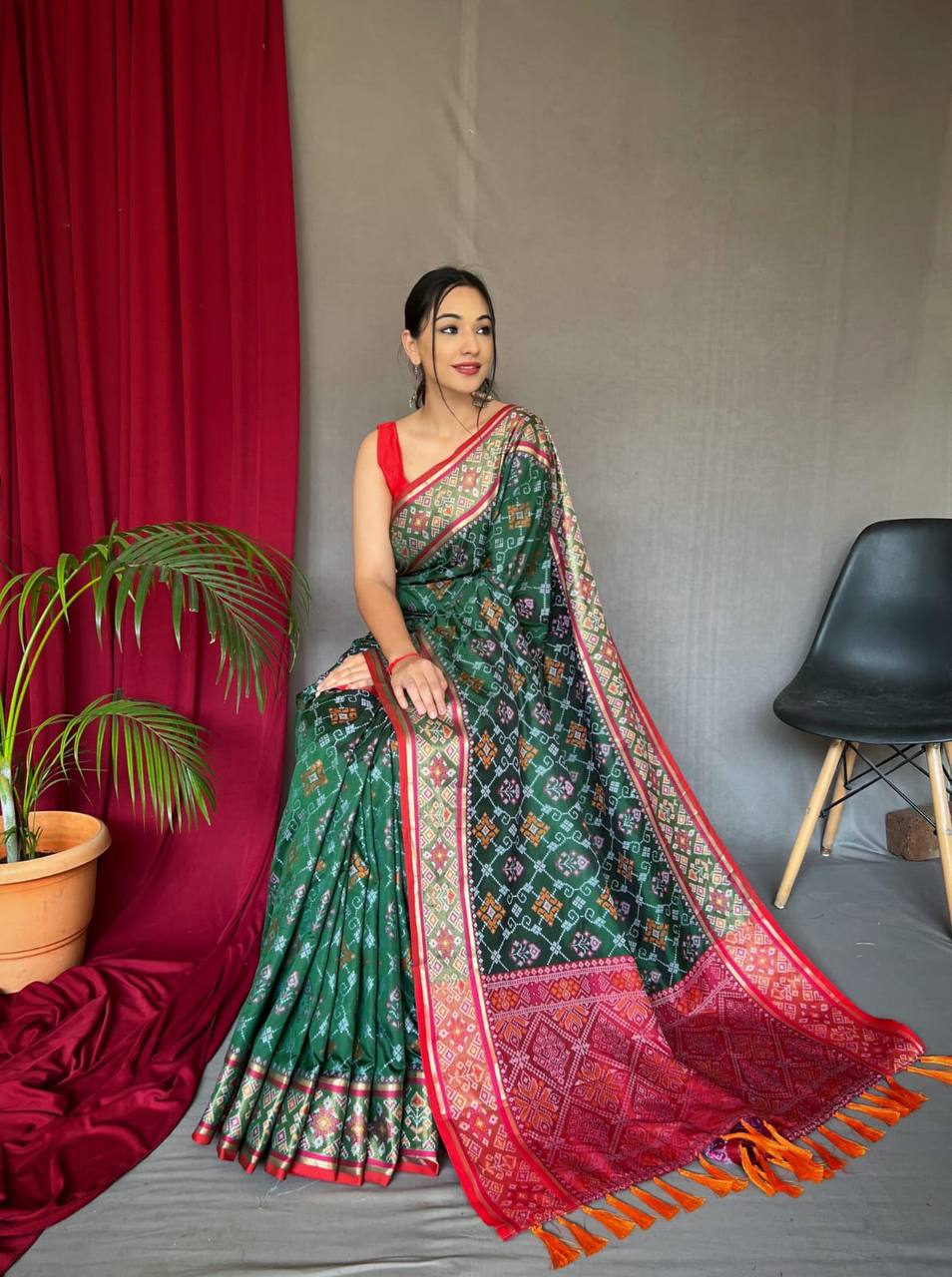 Dark Green Soft Rangeen Patola Silk Saree