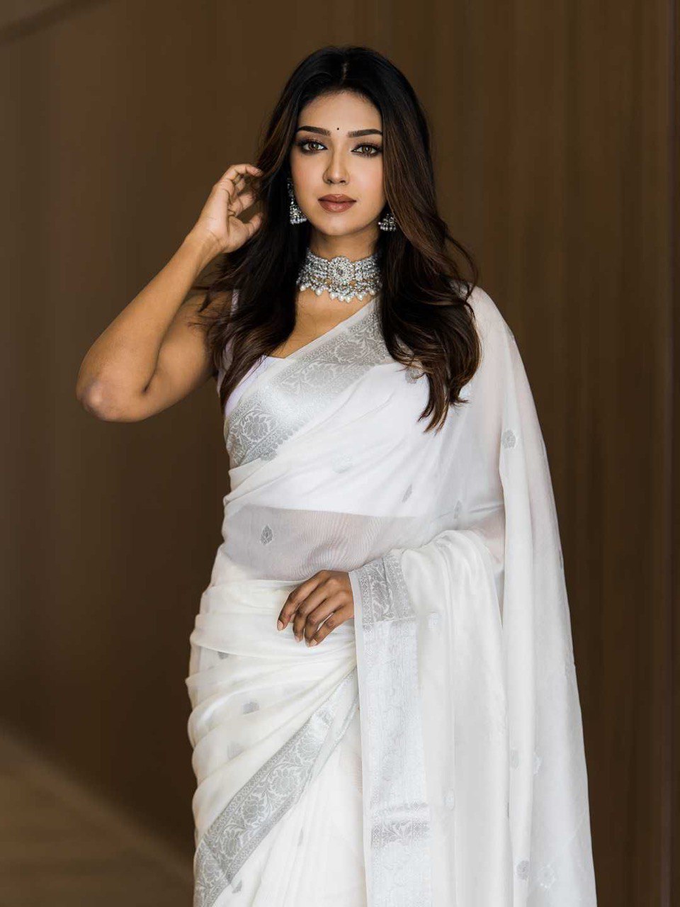 White Beautiful White Lilan Soft Slab Khadi Saree With Silver Belt