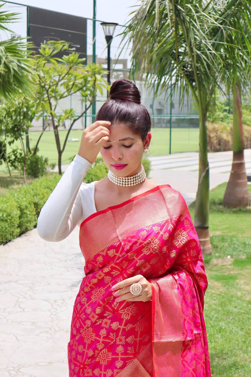 Pink Bandhej Silk Saree With Weaving Gold Zari Border