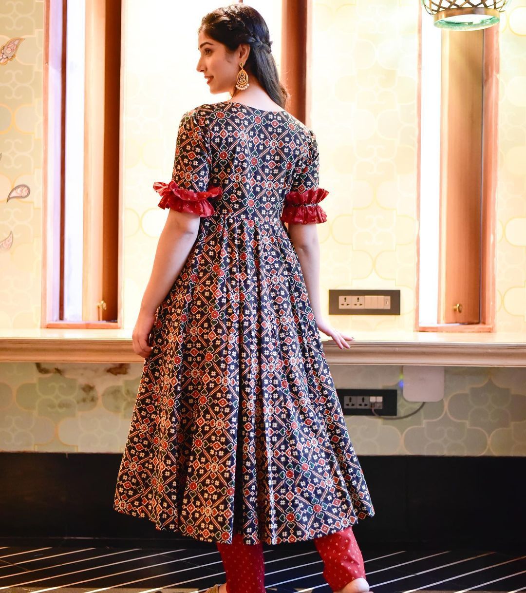 Beautiful Voguish Printed cotton Flared Suit Set