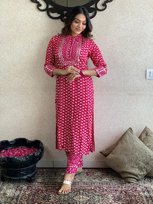 Beautiful Women's Pink Georgette Printed Kurta Set