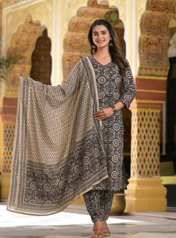 🌸AFGHANI SUIT SET grey Floral Afghani suit set which is decorated with –  suitswala