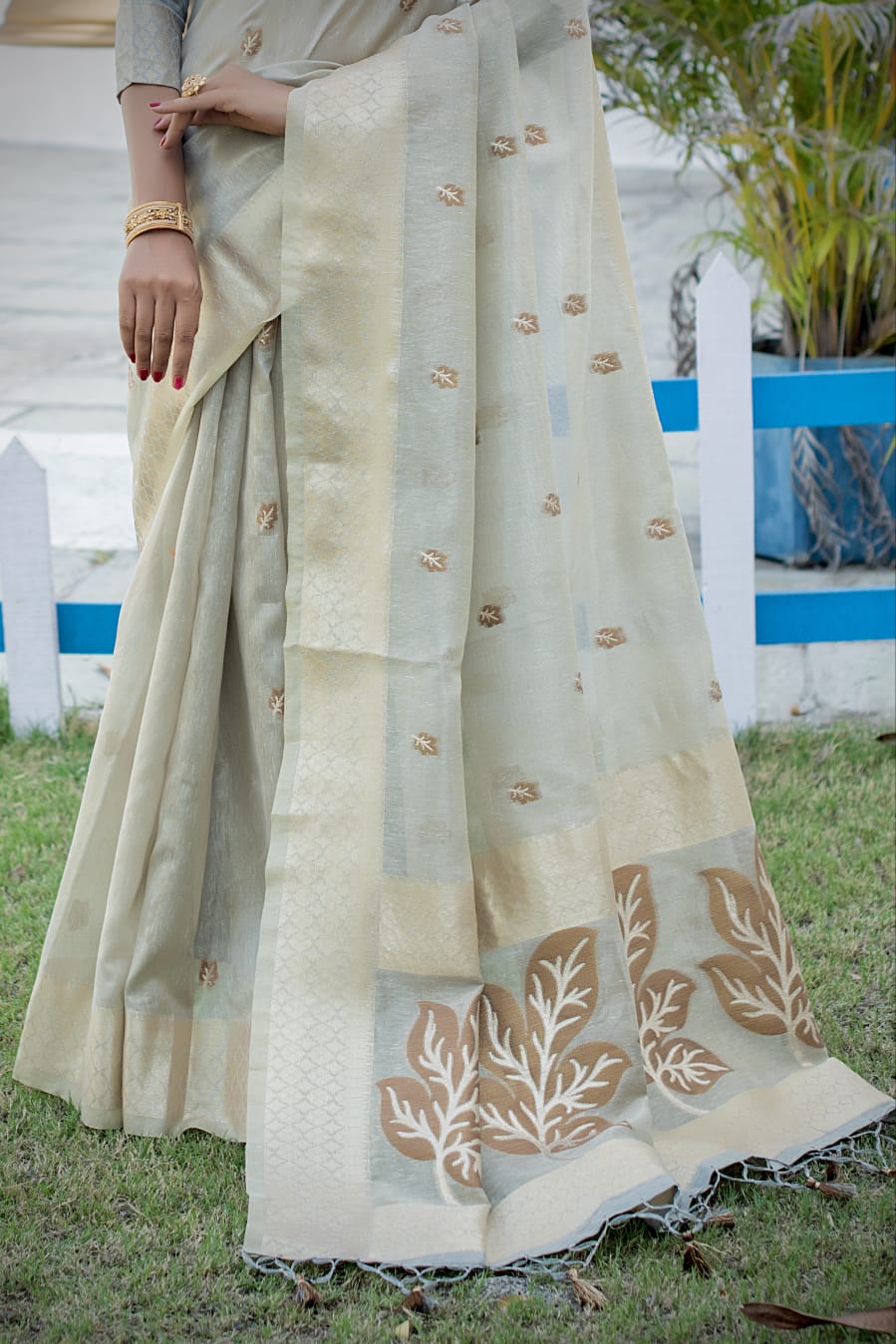 Linen Grey Tissue Saree With Zari Border