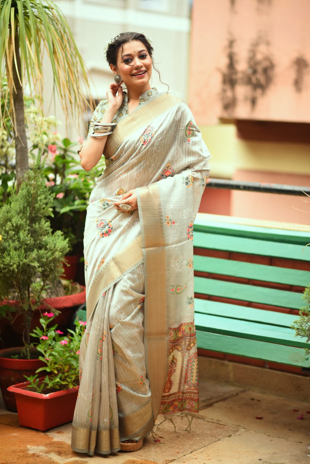 Cream Tussar Silk Saree With Unique Slub Weaving Pattern