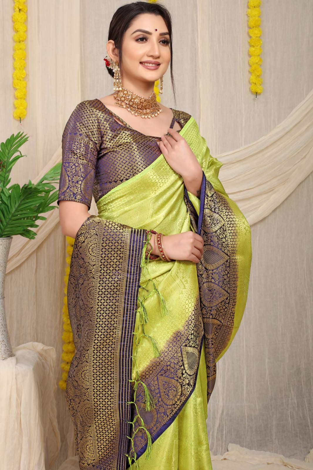 Green Pure Soft Silk Saree With Hand dying Soft Luxurious Fabric.