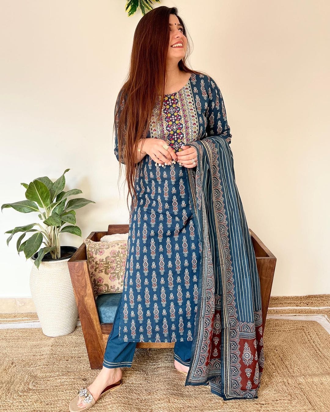 Beautiful Straight kurti with  solid maching pant and dupatta kurta set