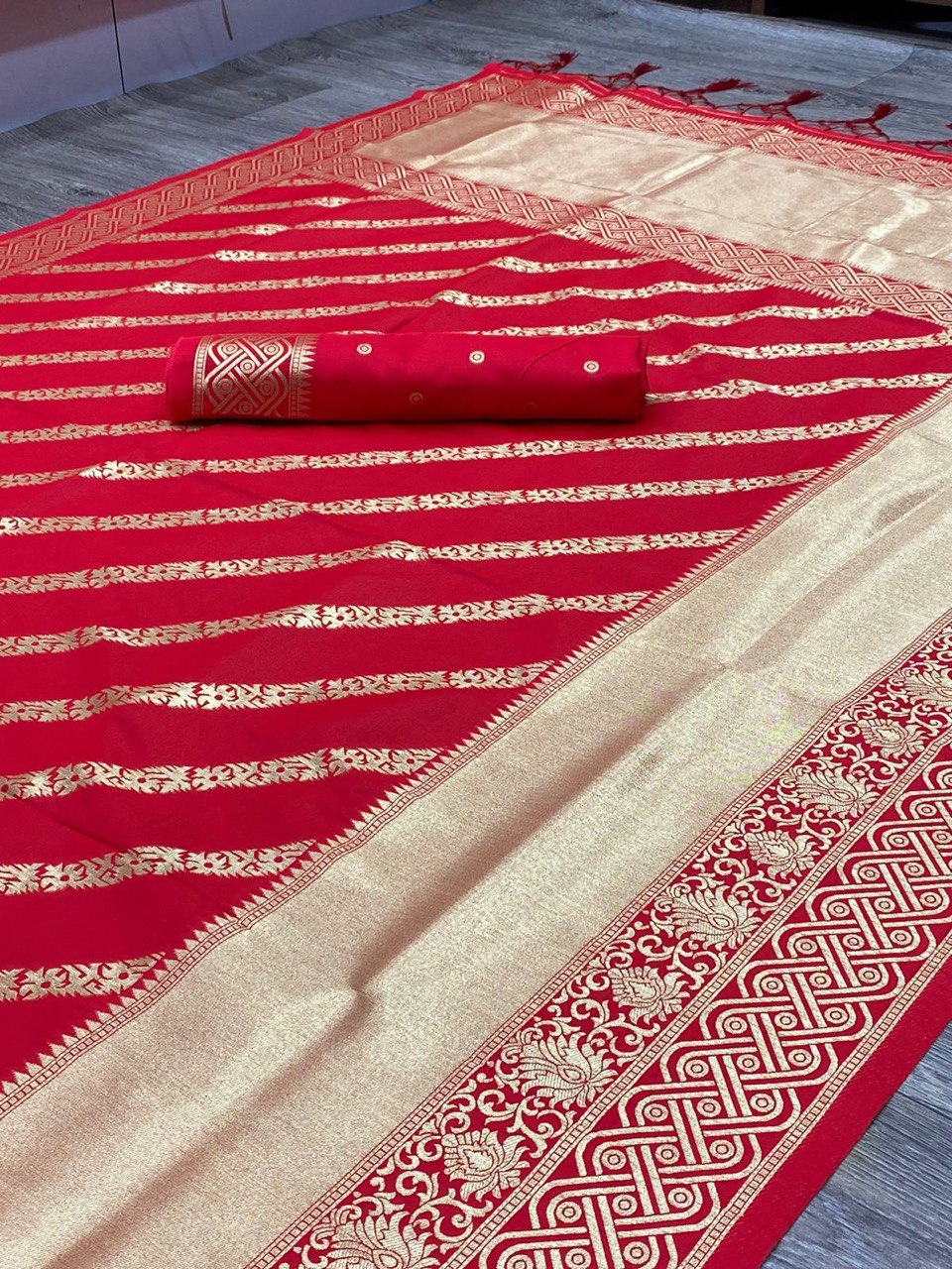 Red Leriya Pure Zari Weaving saree