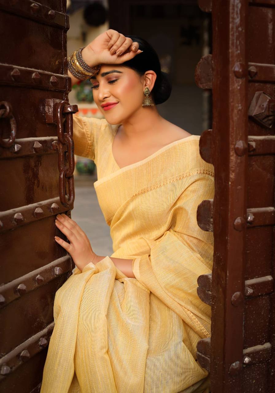 Yellow Tussue Linen Silk Weaving Saree With Zari Woven